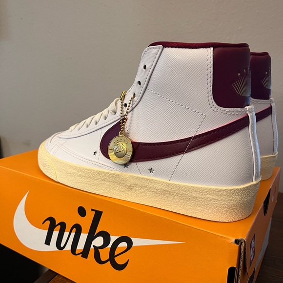 NWT Women's Nike Blazer Low '77 Sneakers in White & Red - DV7003-100 - Picture 3 of 11